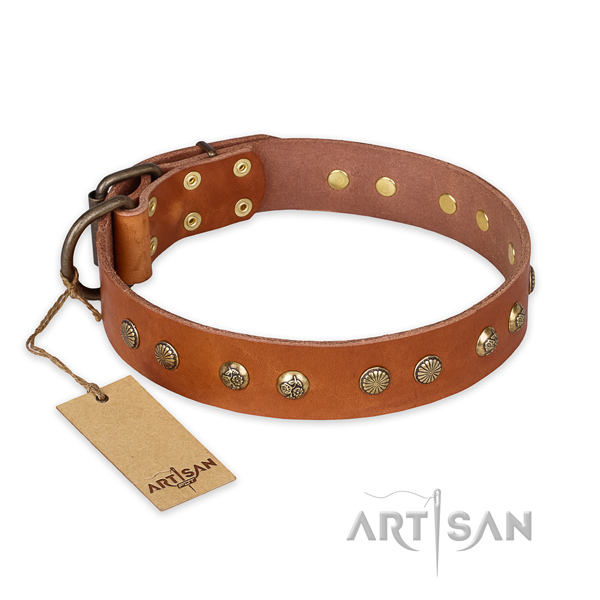 Fashionable full grain genuine leather dog collar with rust-proof traditional buckle